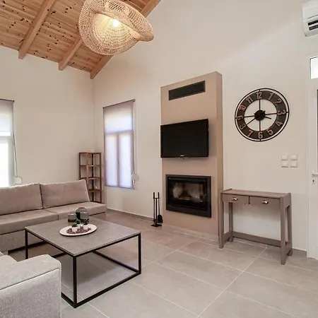 Daire Elpida's Home, Seaside, Close To The City's Center *